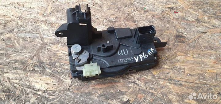 Замок двери передней левой Opel Zafira B 2005-2012