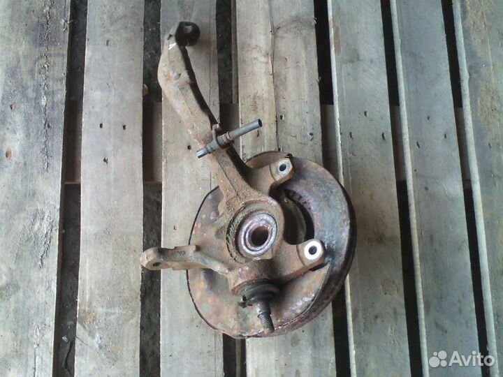 Кулак со ступицей левый Honda Prelude IV