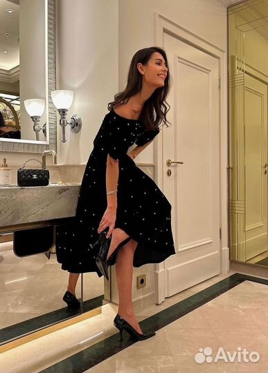 Бархатное платье в длине миди