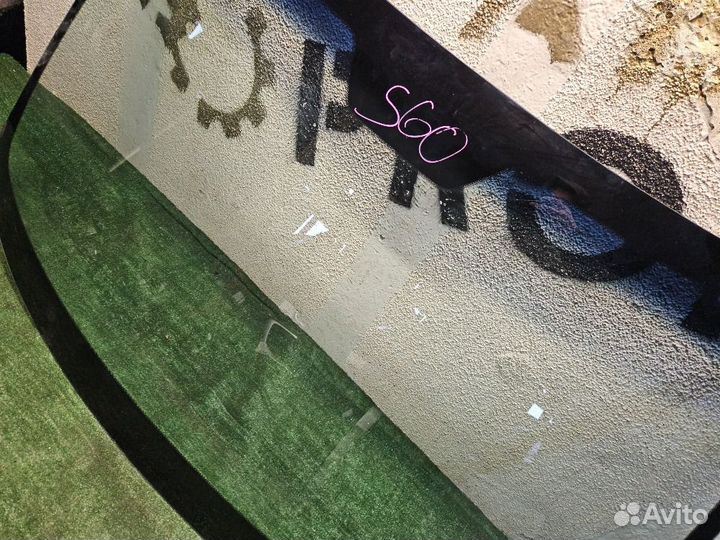 Стекло лобовое на Vovo S60 1 KMK