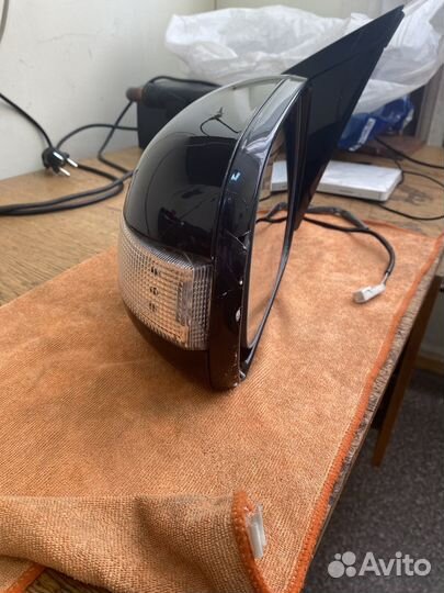 Боковое зеркало на Toyota Harrier