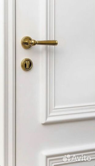 Золотые дверные ручки
