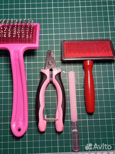 Когтерезка с пилочкой и две щётки для пуха