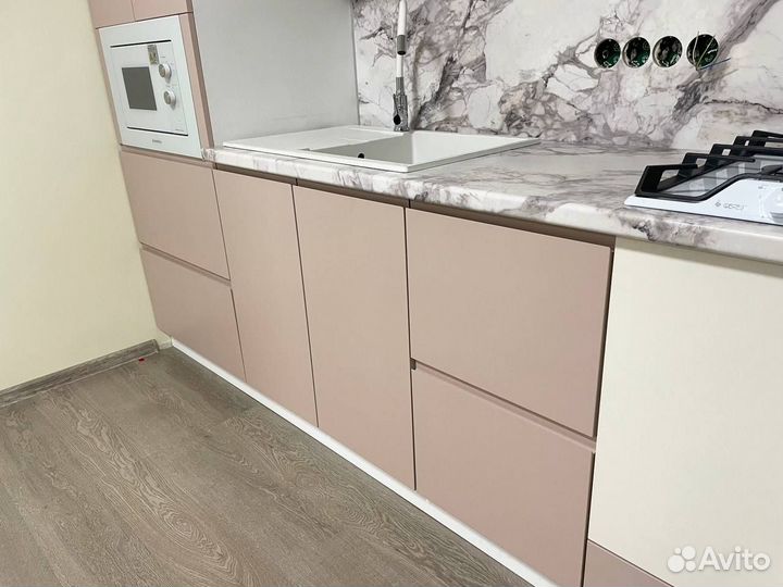 Кухня с котлом в углу Кухонный гарнитур