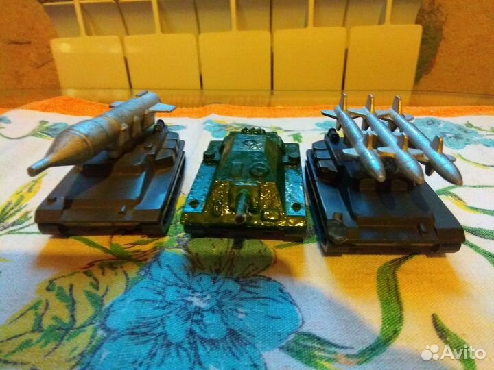 Модель танка и ракетницы