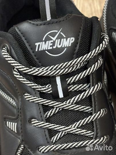 Кроссовки женские черные 40