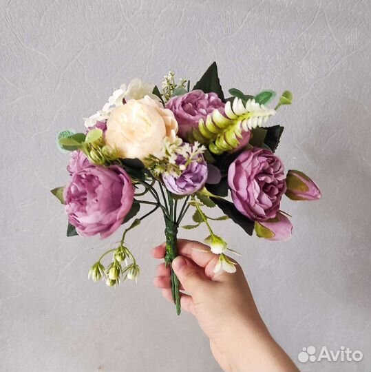 Искусственные цветы и лианы