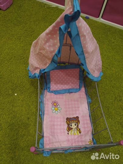 Кроватка для куклы с балдахином