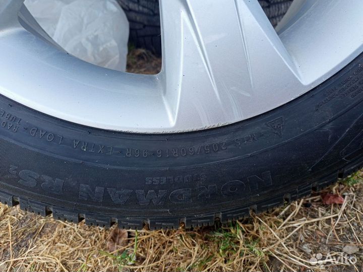 Комплект колес зимних на 205/60/16 Nokian Tyres