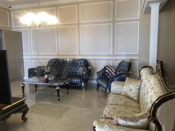 Дом 2000 м² на участке 18 сот.