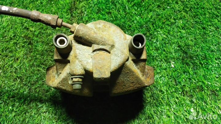 Суппорт передний правый Volkswagen Touareg