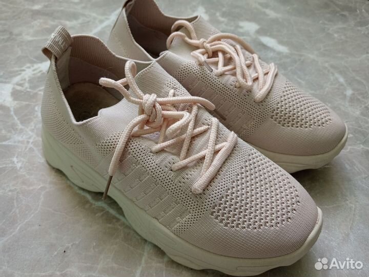 Кроссовки женские 36 размер