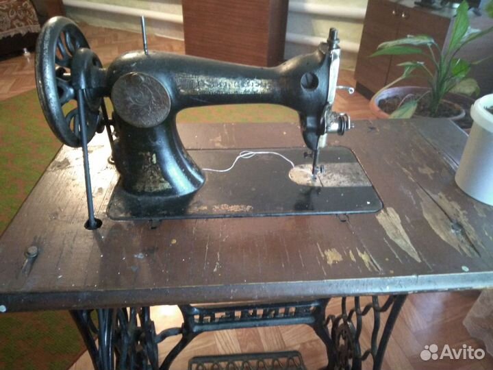Швейная машинка зингер