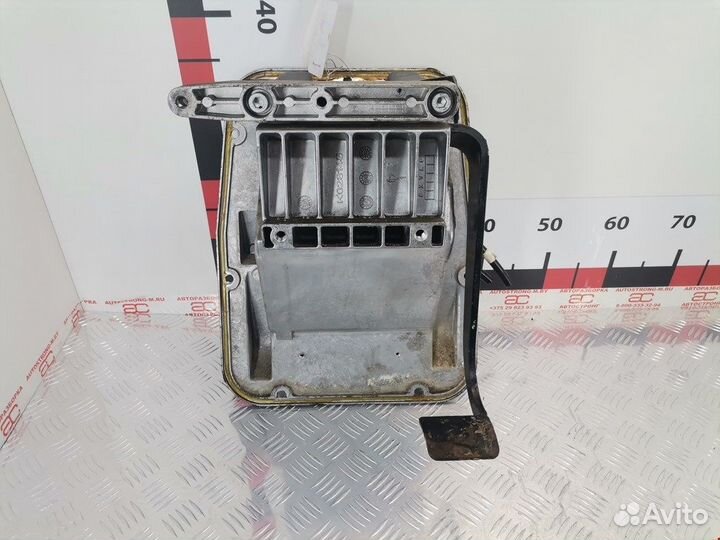 Б/У Педальный узел K028145/504302654 Iveco