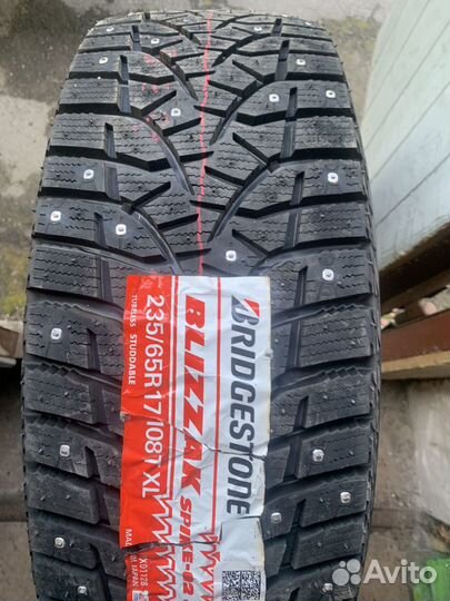 Bridgestone Blizzak Spike-02 235/65 R17 108T