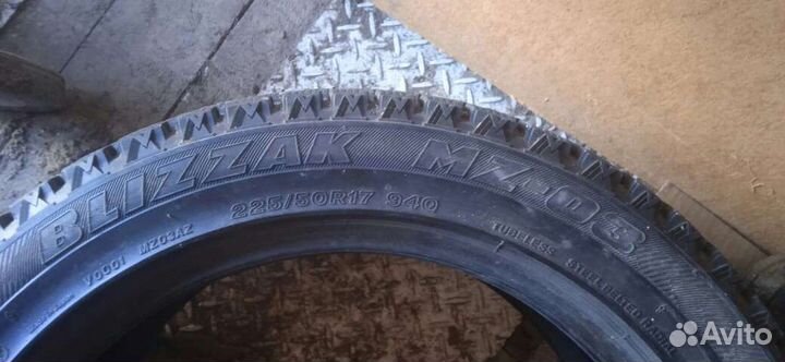 Bridgestone Blizzak MZ-03 225/50 R17