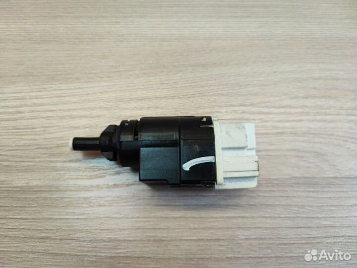 Датчик педали тормоза Renault Sandero Stepway