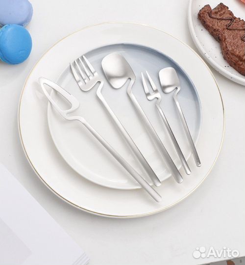 Столовый набор оригинальных вилок, ложек
