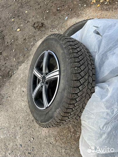 Continental ContiIceContact 4x4 215/70 R16