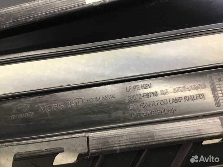 Рамка противотуманой фары правой Hyundai Sonata VI