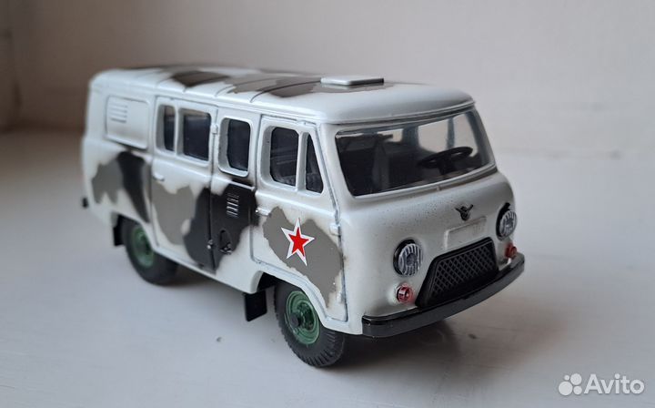 Модель УАЗ 39099 №05 Агат 1/43