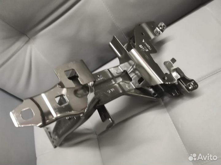 Bmw M3 G80 M4 G82 кронштейн левой фары новый ориг