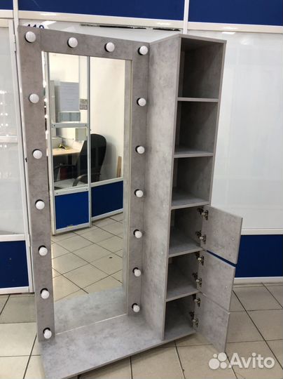 Зеркало в полный рост с пеналом