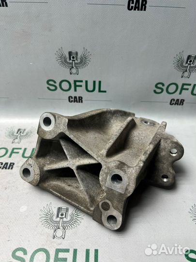 Кронштейн двигателя правый Lexus Is 220