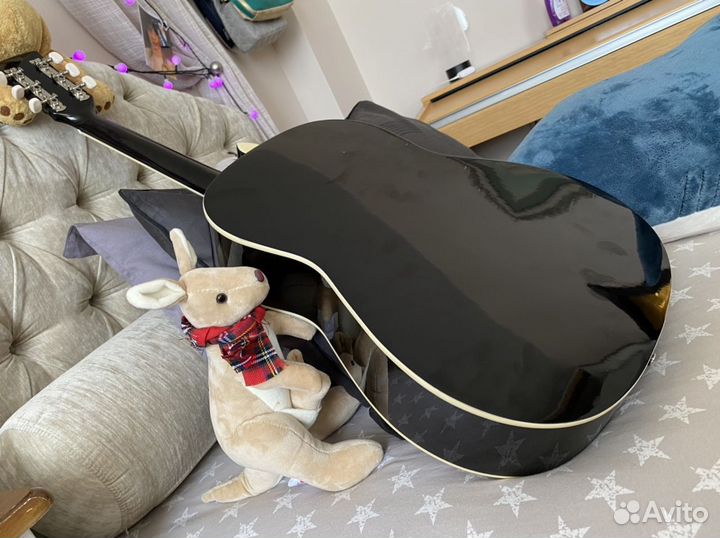Акустическая гитара с чехлом