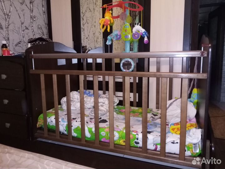 Детская кроватка трансформер с маятником