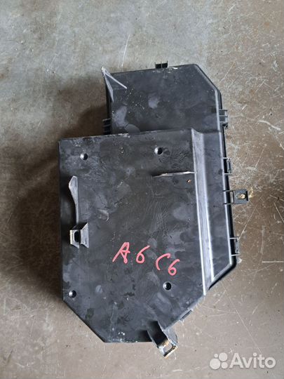 Корпус блока предохранителей Audi A6 C6