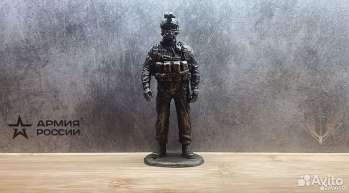 Коллекционная статуэтка парашютист