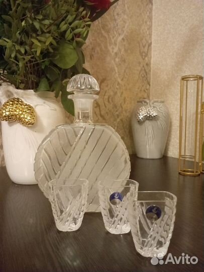 Графин с рюмками