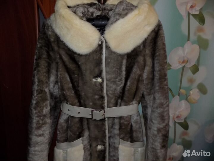 Мутоновая шуба с норковыми вставками
