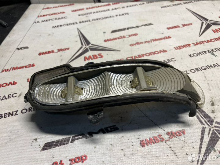 Поворотник правый w211 Mercedes дорест (дефект)
