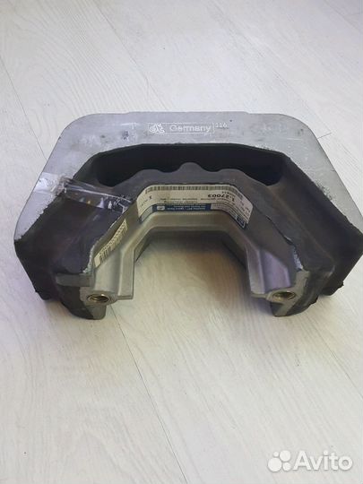 Кронштейн опоры кпп Scania 113/143 1.27003
