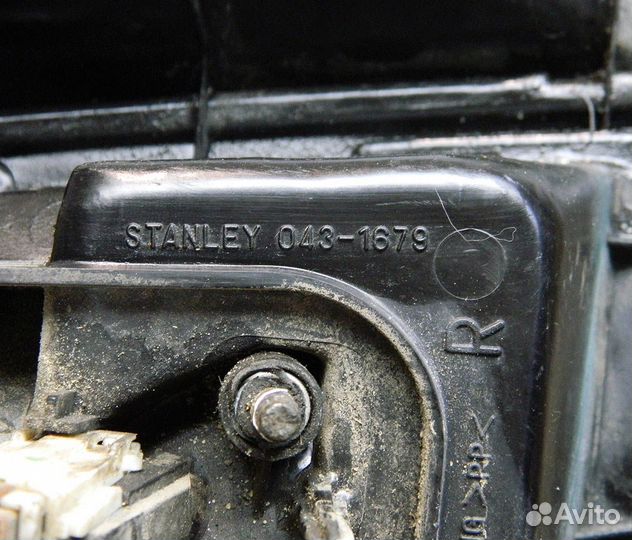 Фонарь правый Mitsubishi Colt 5