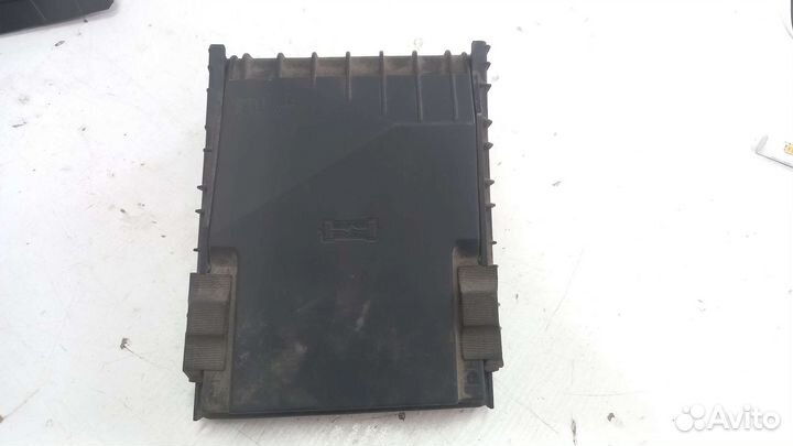 Крышка блока предохранителей Volkswagen Passat CC