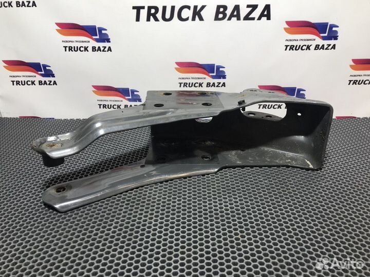 Кронштейн замка кабины правый Renault T