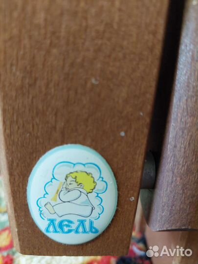 Детская кроватка с маятником и ящиком