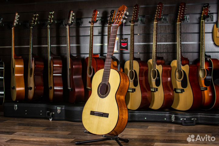 Классическая гитара Cort 4/4 + Аксессуары