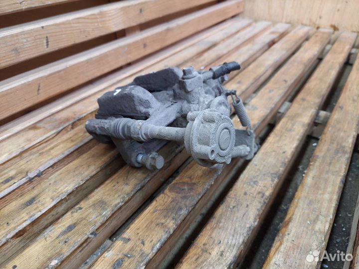 Суппорт тормозной задний левый Opel Astra J GTC