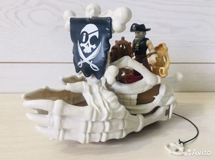 Пиратский корабль