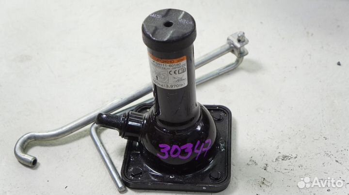 Домкрат Toyota land cruiser. оригинал