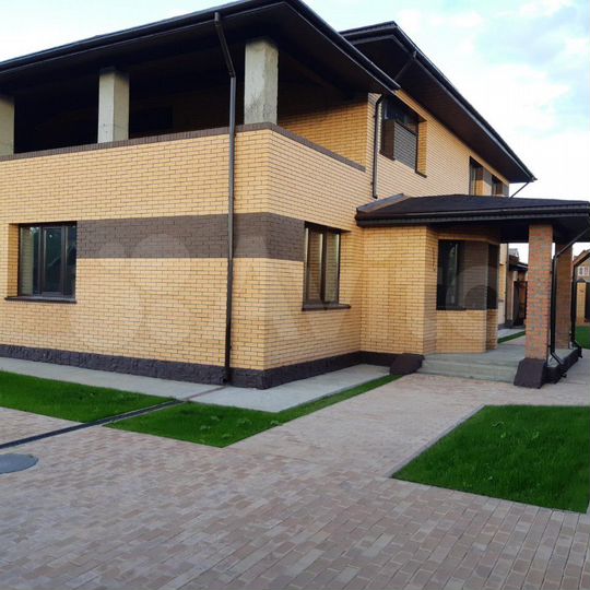 Коттедж 721,6 м² на участке 15,3 сот.