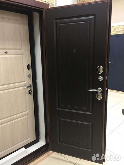 Дверь металлическая Дипломат