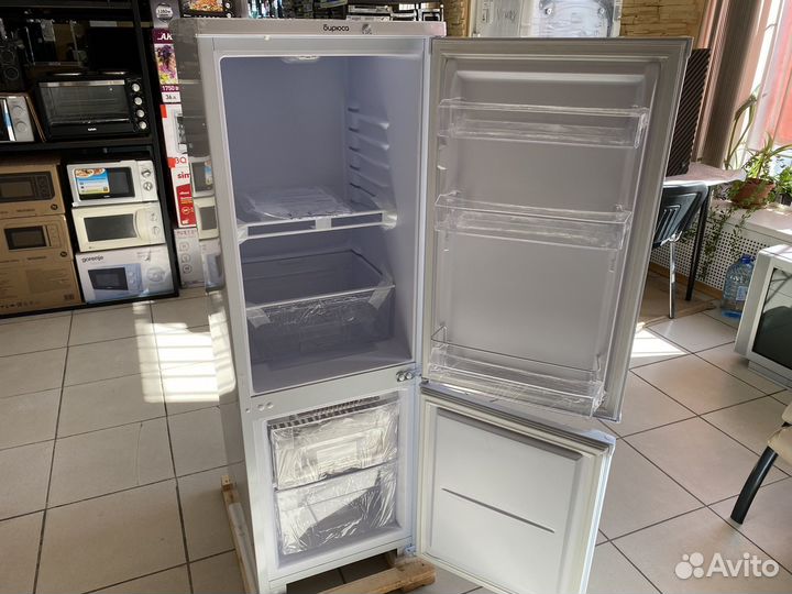 Холодильник с морозильником Бирюса 118 белый
