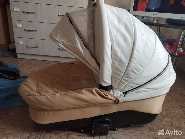 Коляска 3 в 1 с автолюлькой