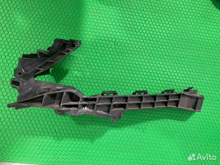 Крепление бампера переднее левое Honda Cr-V RE5