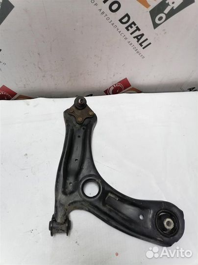 Skoda Fabia Рычаг передний правый